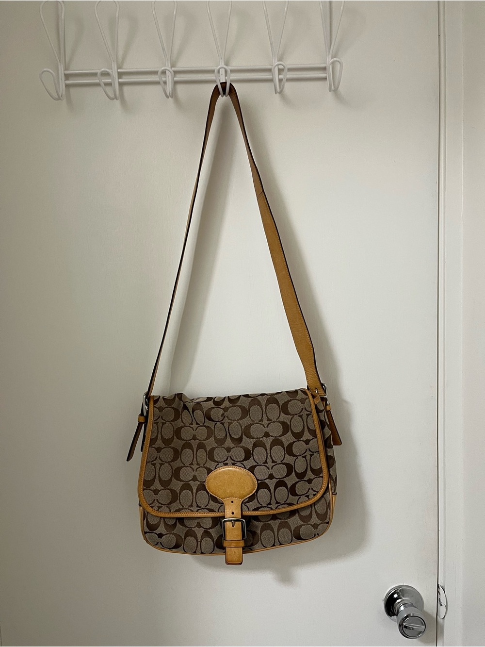 Vintage Y2K Coach Signature Canvas Messenger Bag 6081